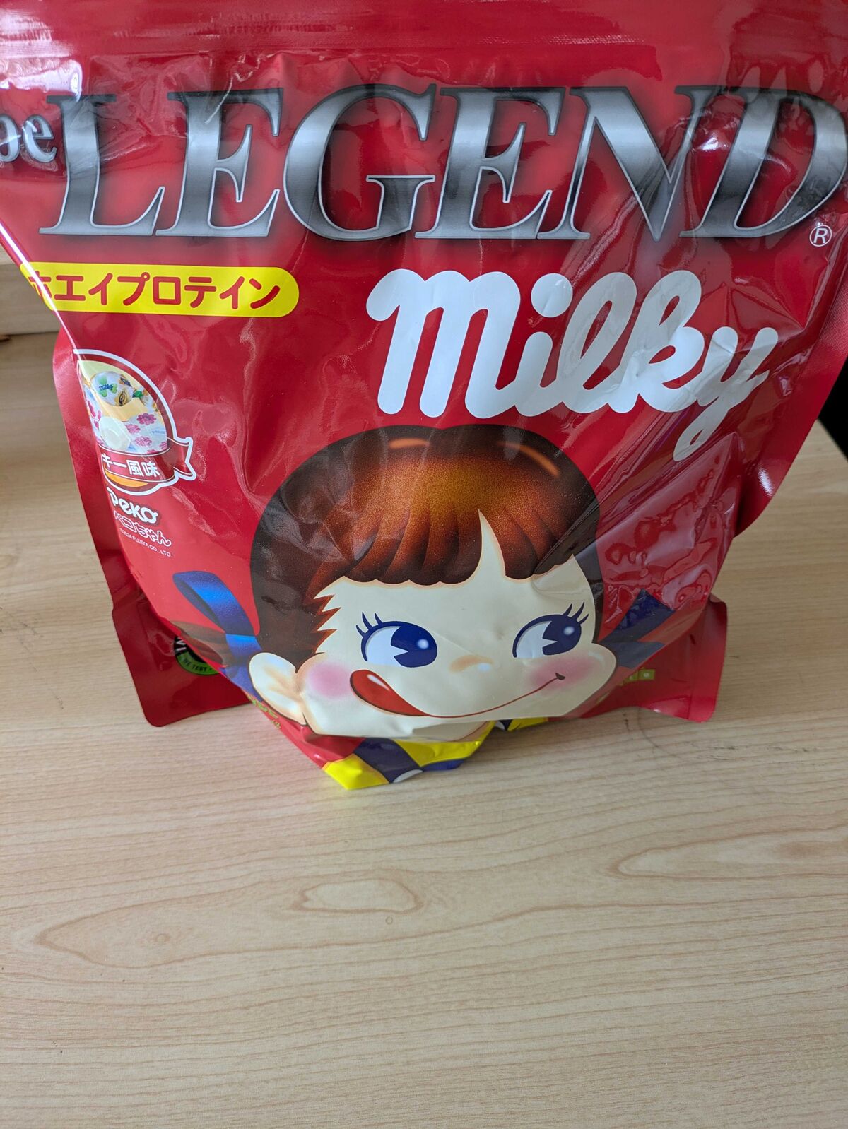 ビーレジェンド ミルキー風味プロテインのパッケージ表面