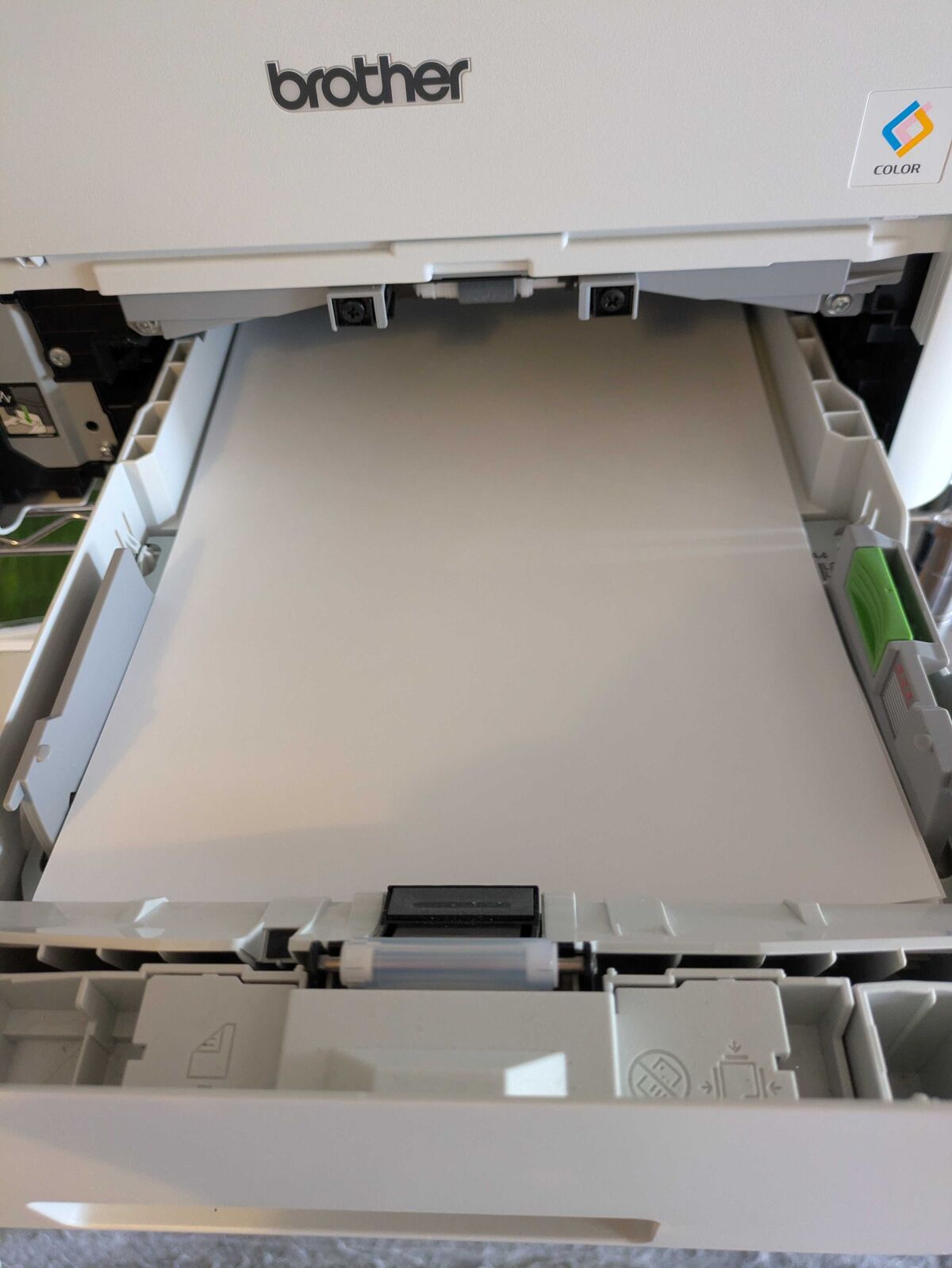 用紙トレイを引き出したところ