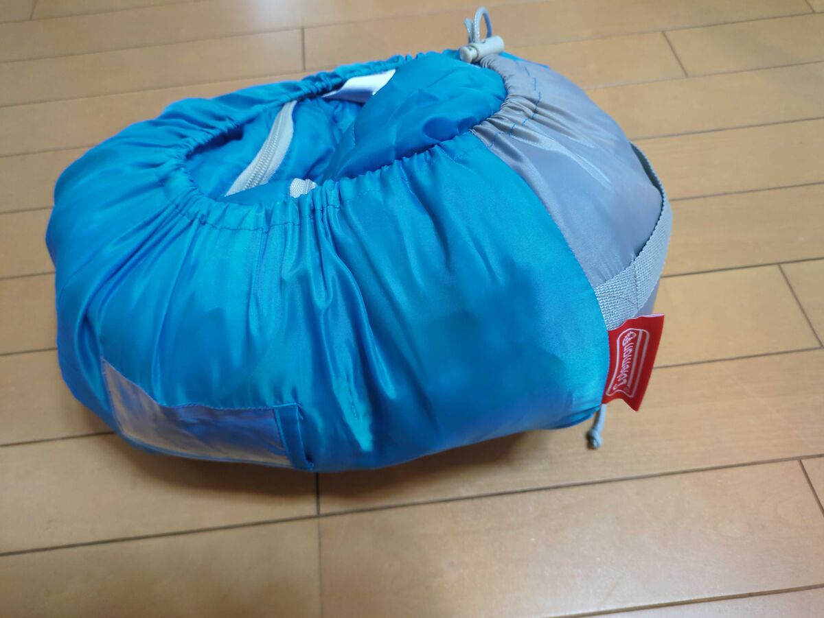 コールマン スクールキッズC10を収納袋に入れた状態