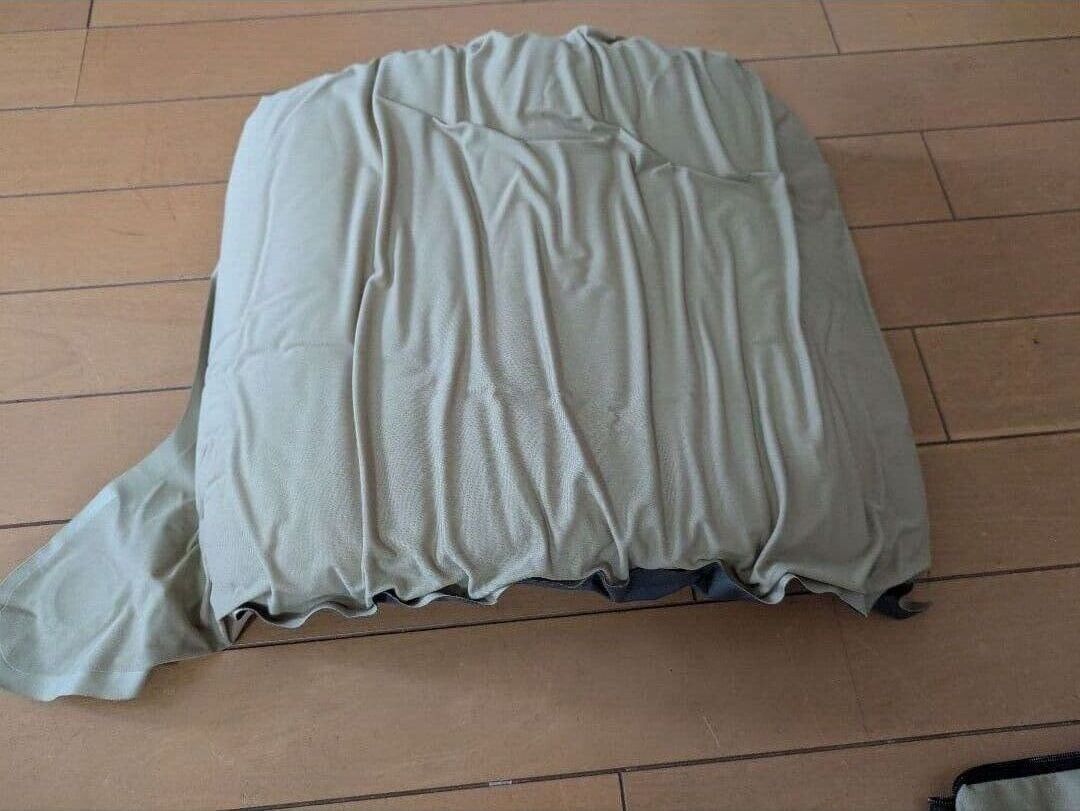 DODソトネノマクラを広げた状態、ポリコットンのカバー付き