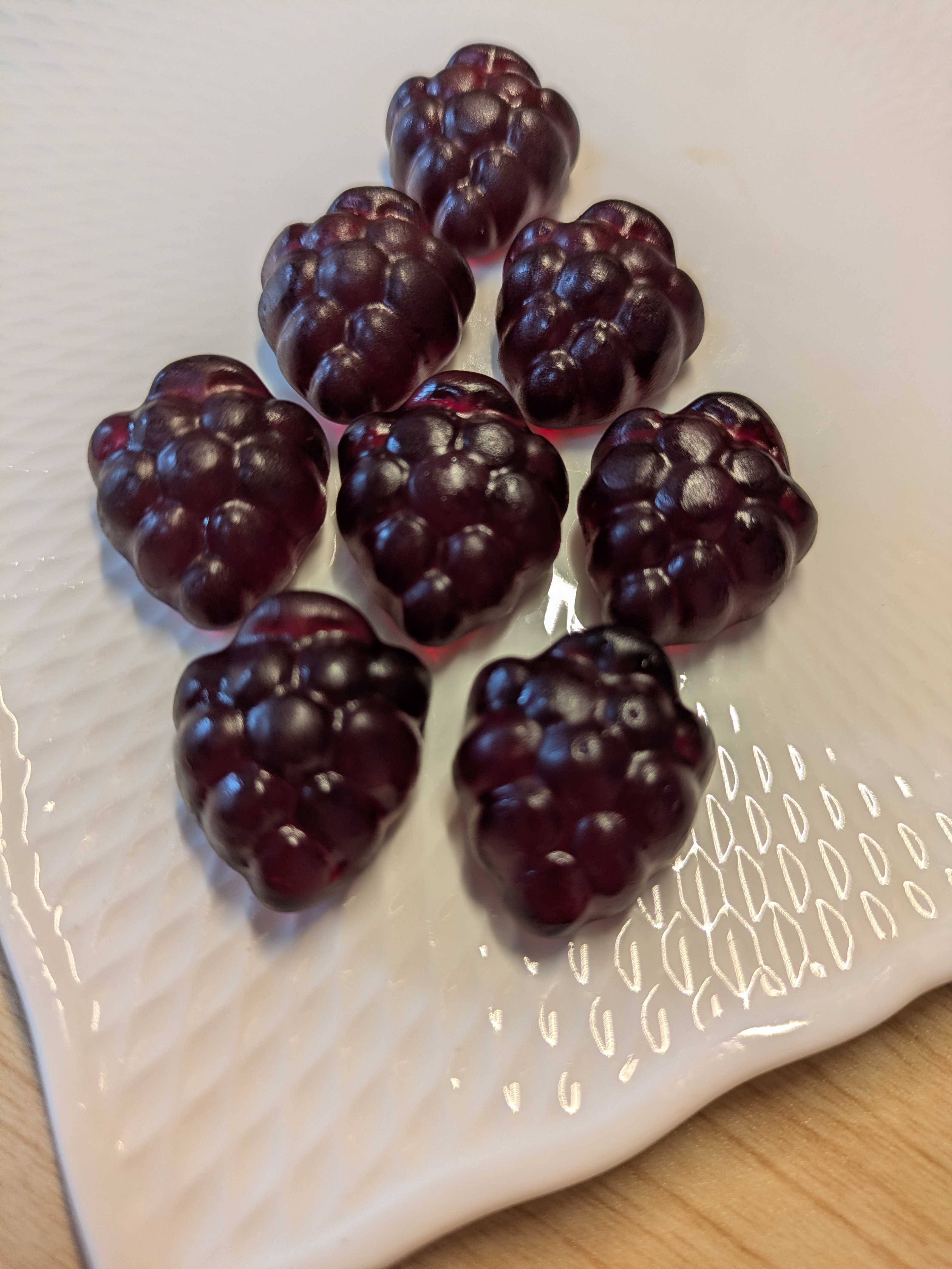 お皿に8粒並べた写真