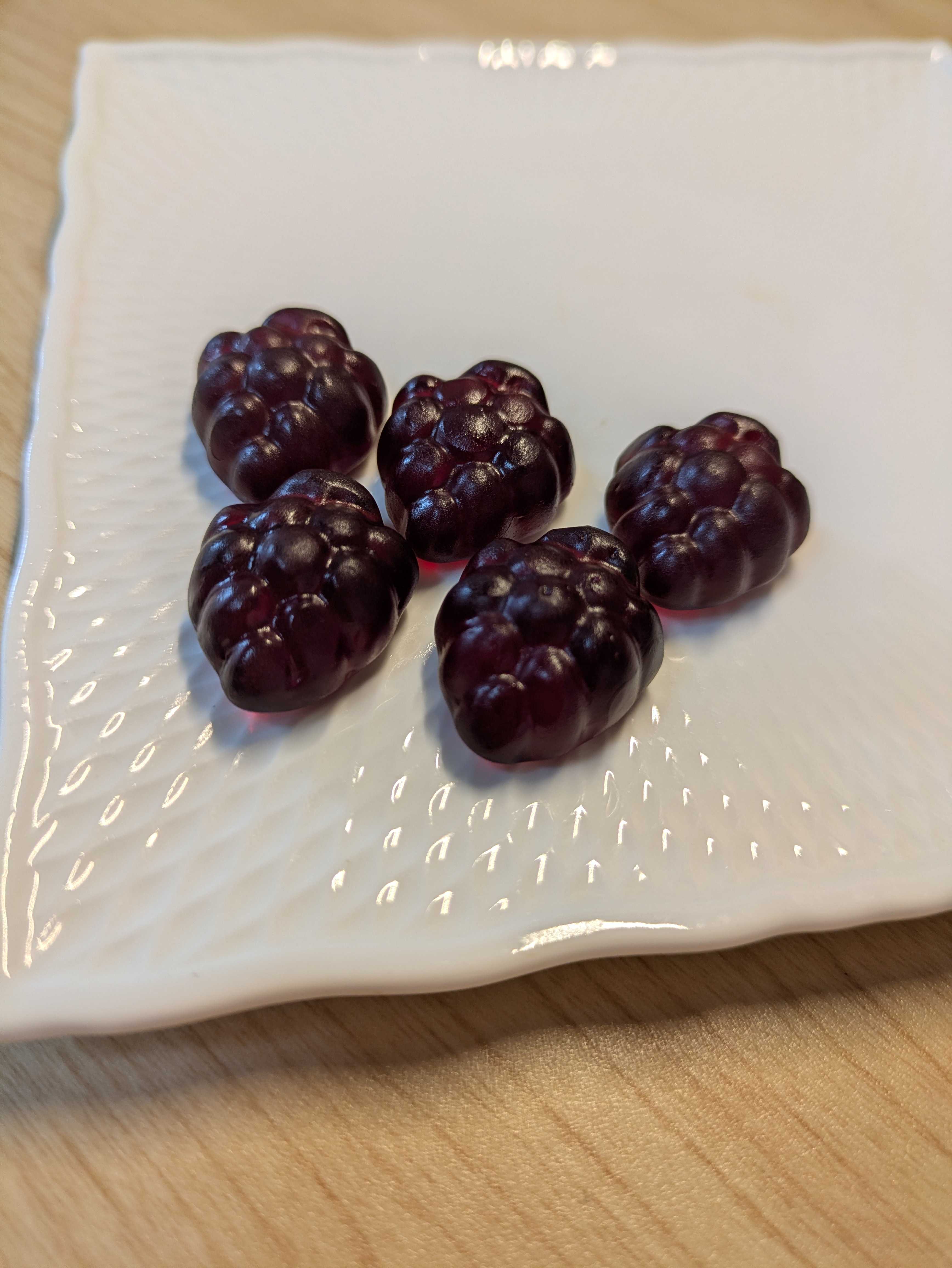 グミ5粒並べた写真