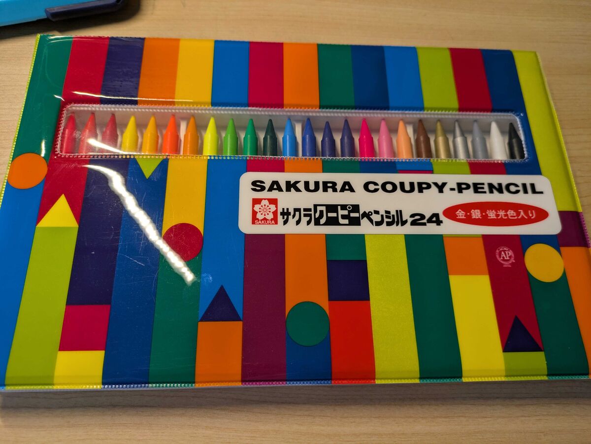 サクラクーピーペンシル24色のパッケージ表面