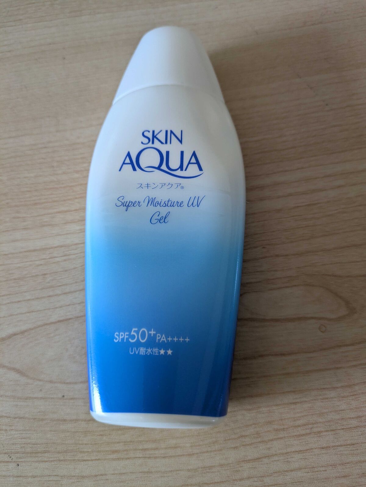 SKIN AQUA スーパーモイスチャーUVジェルのパッケージ表面