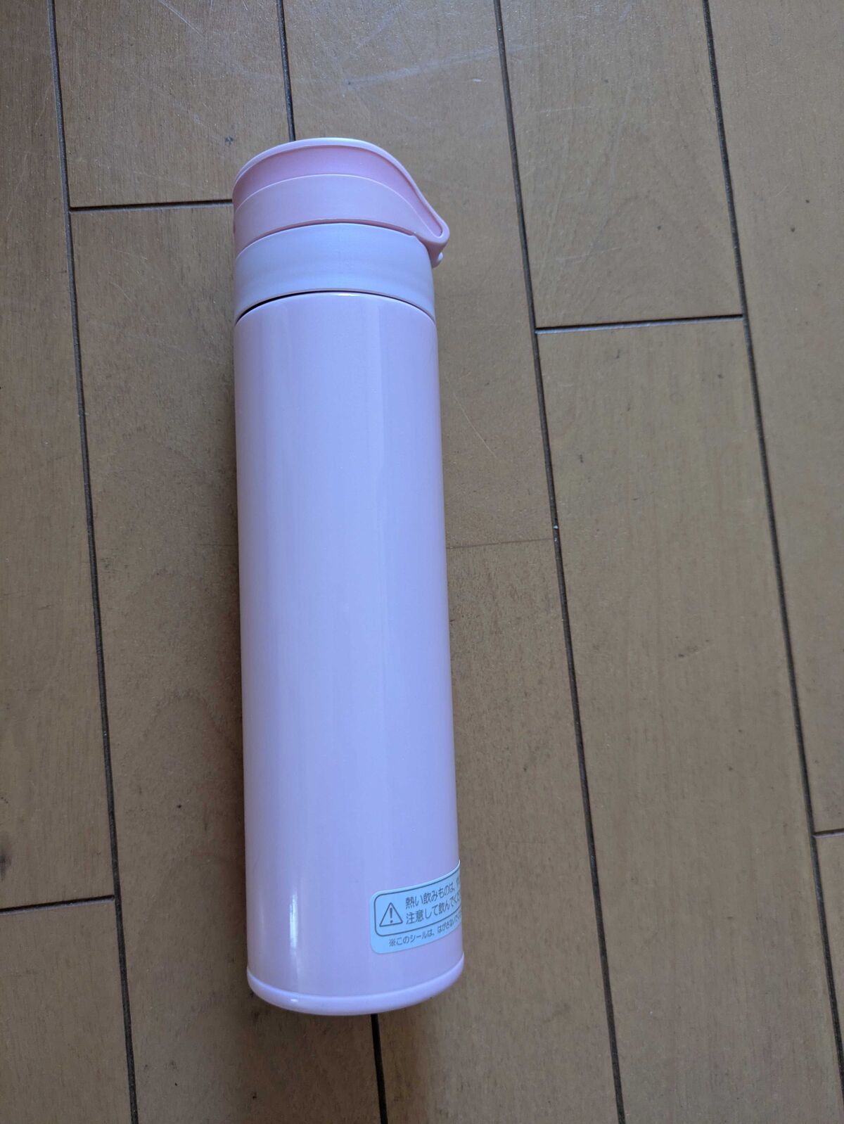 ピンクのサーモス水筒 全体