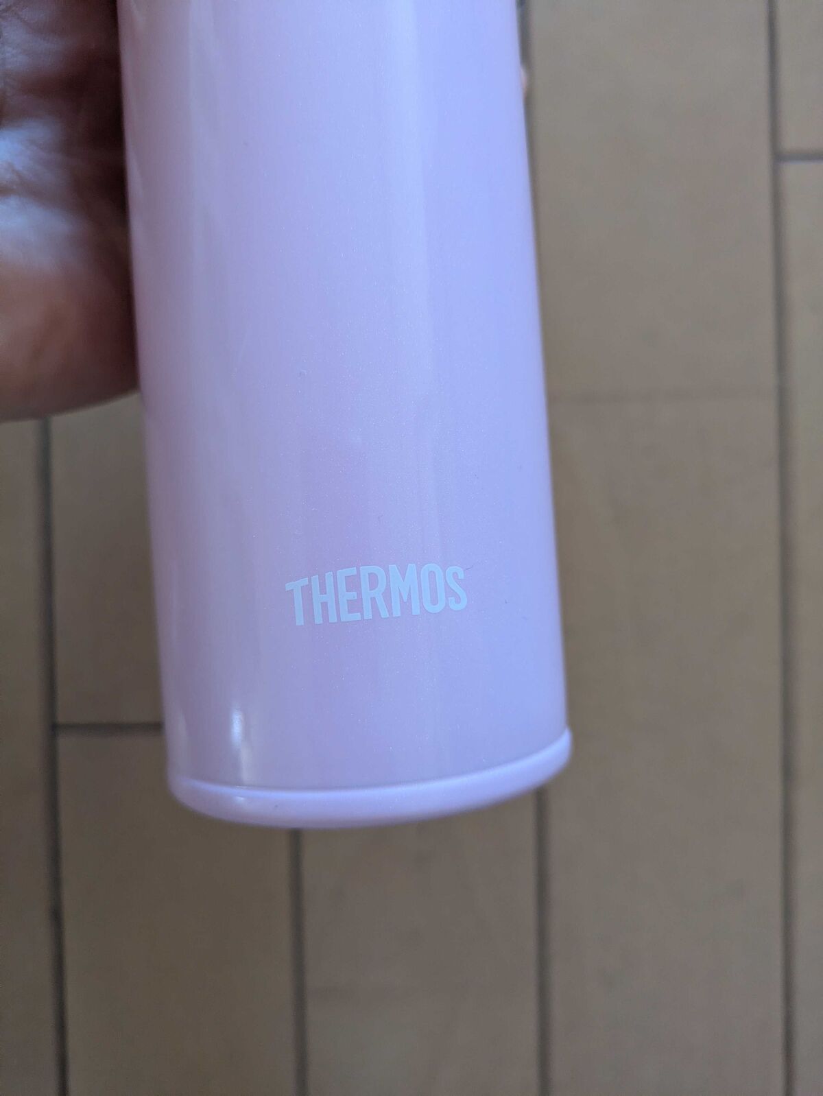THERMOSのロゴアップ