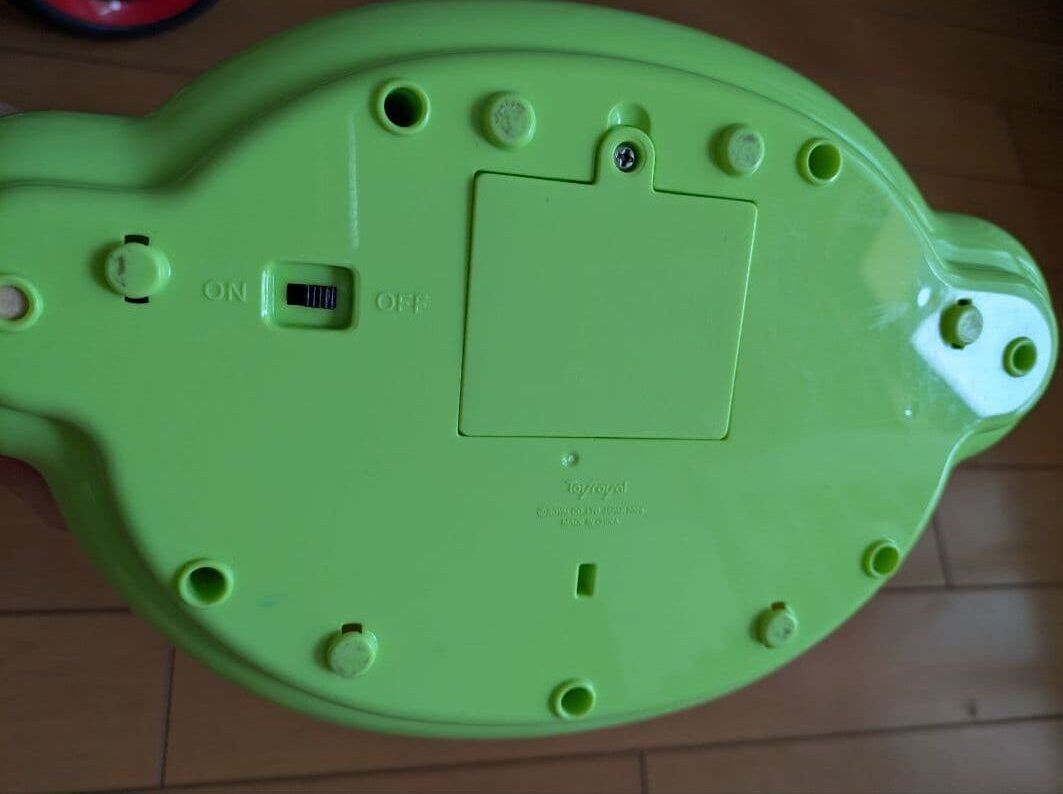 裏面の電池ボックスとON/OFFスイッチ