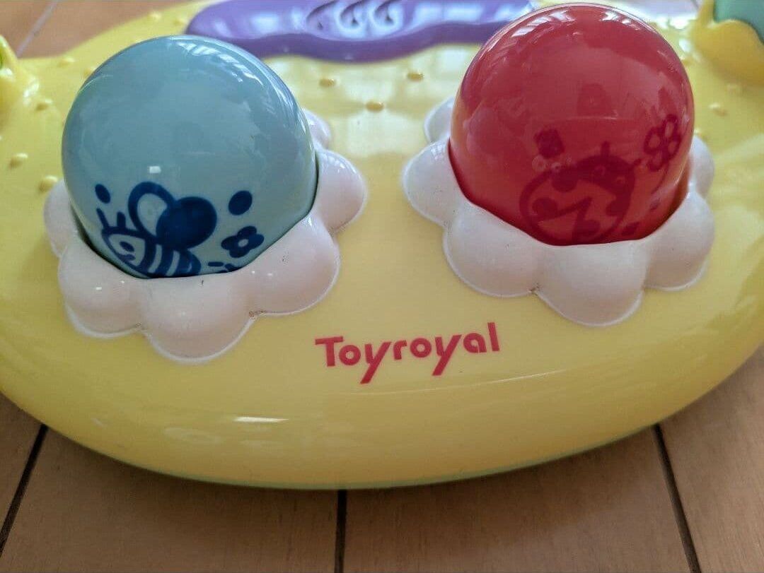 タコのイラストが描かれたシーソーボタンのアップ